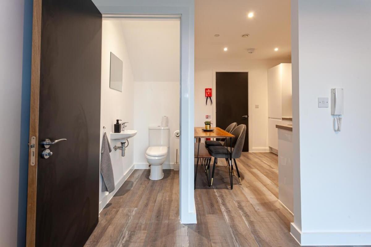 Superb 2 Bed Flat 5Min To Old Trafford Stadium Manchester Exteriör bild