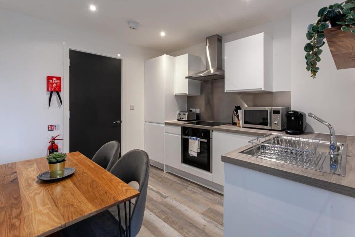 Superb 2 Bed Flat 5Min To Old Trafford Stadium Manchester Exteriör bild