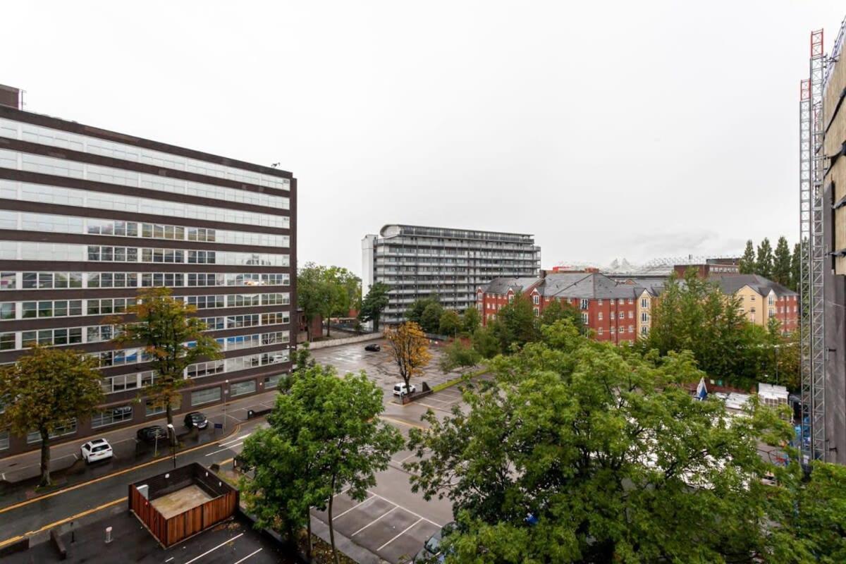Superb 2 Bed Flat 5Min To Old Trafford Stadium Manchester Exteriör bild